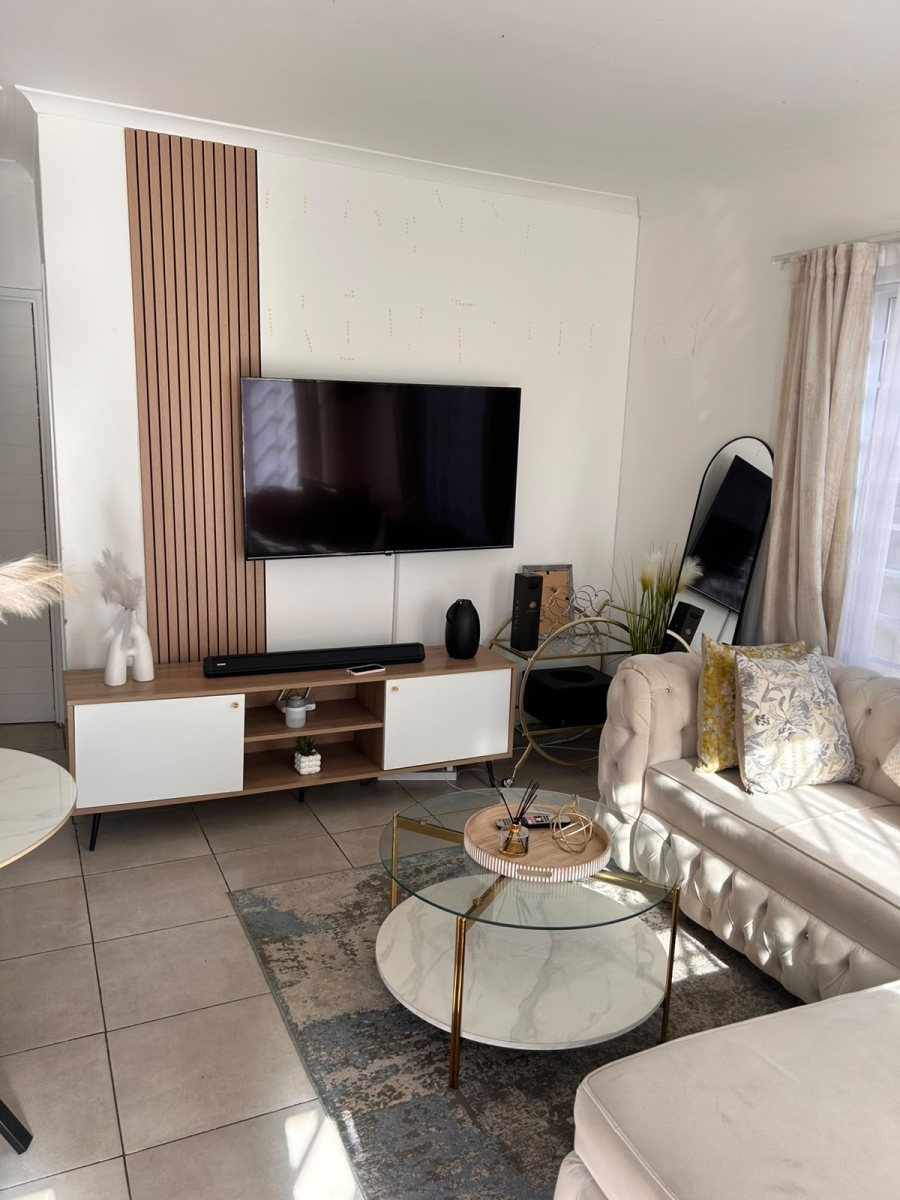 To Let 2 Bedroom Property for Rent in The Connifers Western Cape
